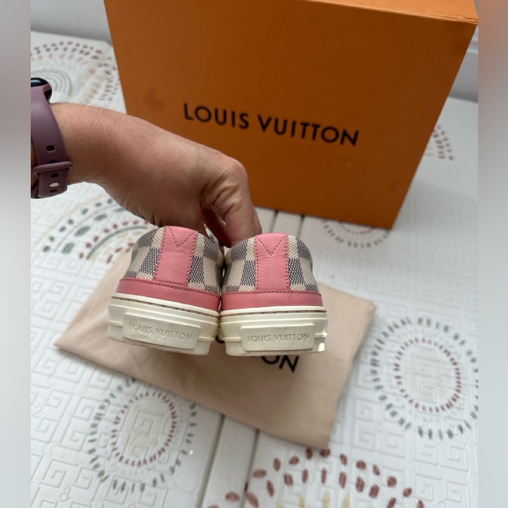 Louis Vuitton Damier Azur Sneakers - Picture 5 of 9